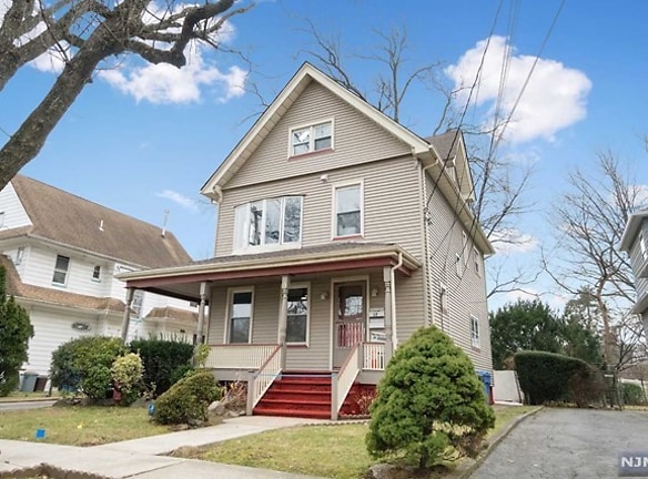 17 W Pierrepont Ave #1 - Rutherford, NJ