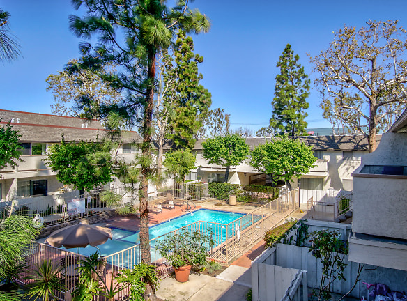 Brentwood Apartments - La Palma, CA