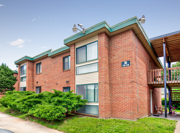 Town And Campus Apartments - Springfield, MO
