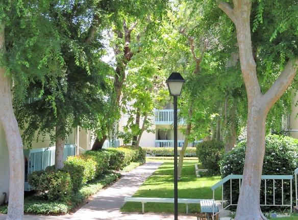 Oak Hills Apartments - Montebello, CA