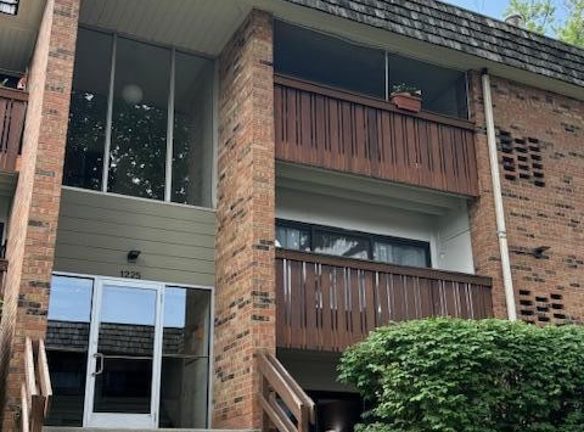 1225 S Maple Rd #205 - Ann Arbor, MI