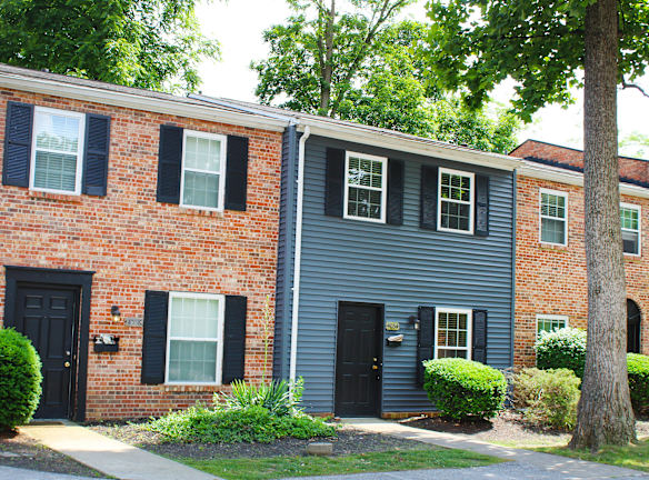 Walnut Creek Townhomes Apartments - Blue Ash, OH