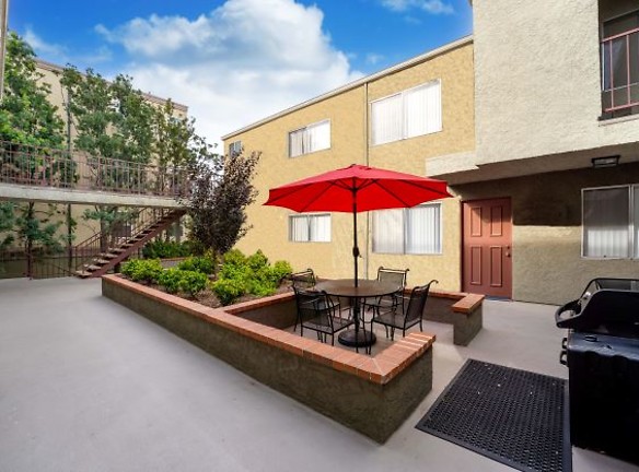 Ridgeview Apartments - Northridge, CA
