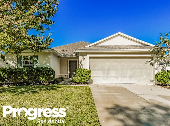 1304 Camp Ridge Ln - Middleburg, FL
