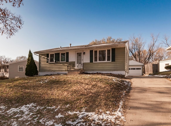 3569 6th St NW - Rochester, MN