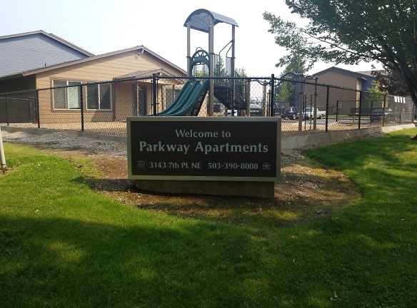 Parkway Village Apartments - Salem, OR