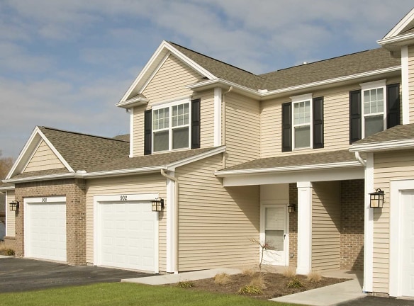 Long Pond Shores Townhouses & Apartments - Rochester, NY