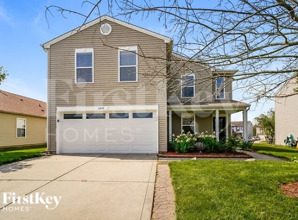 8843 Browns Valley Ln - Indianapolis, IN