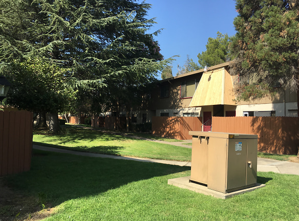Howe Manor East Apartments - Sacramento, CA