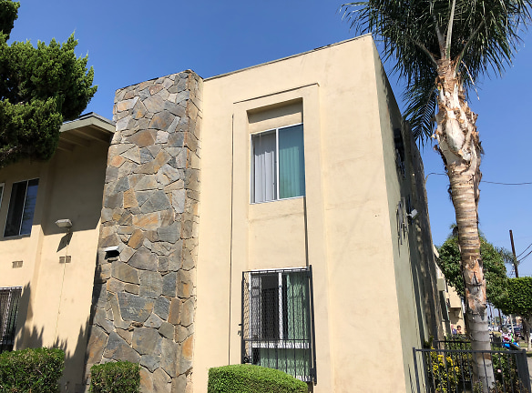 14695 Chase Apartments - Panorama City, CA