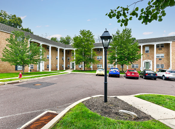 College Arms Apartments - Collegeville, PA