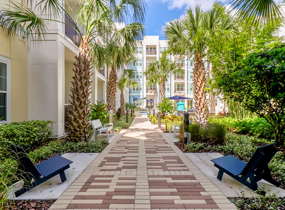 The Princeton At College Park Apartments - Orlando, FL