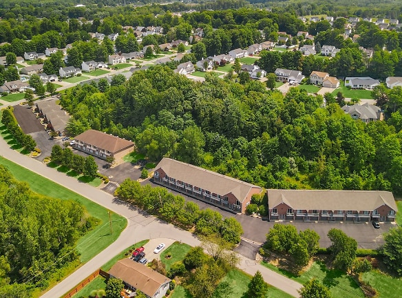 Long Drive Townhomes Apartments - Norton, OH