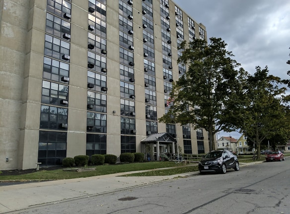 Bayshore Towers Apartments - Sandusky, OH