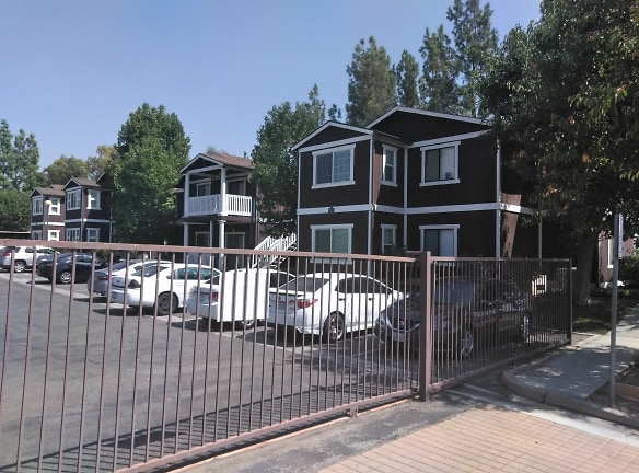 Vantage Point Apartments - Bakersfield, CA