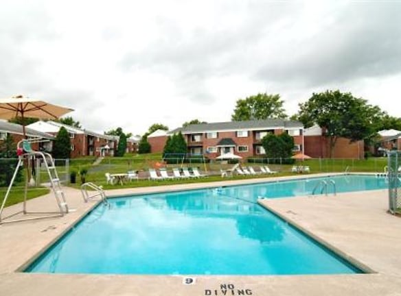 Sussex Square Apartments - Plymouth Meeting, PA