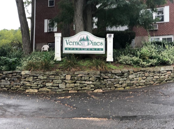 Vernon Pines Apartments - Vernon, CT
