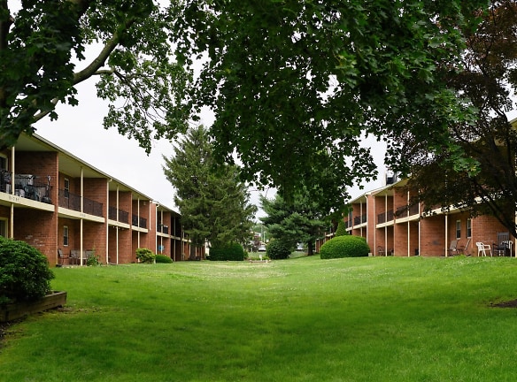 Colonial Point Apartments - Feasterville Trevose, PA