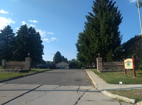 Meadowbrook Apartments - Manitowoc, WI