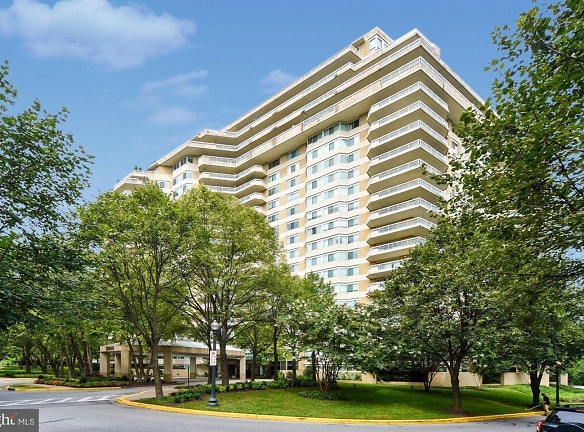 5600 Wisconsin Ave #704 - Chevy Chase, MD