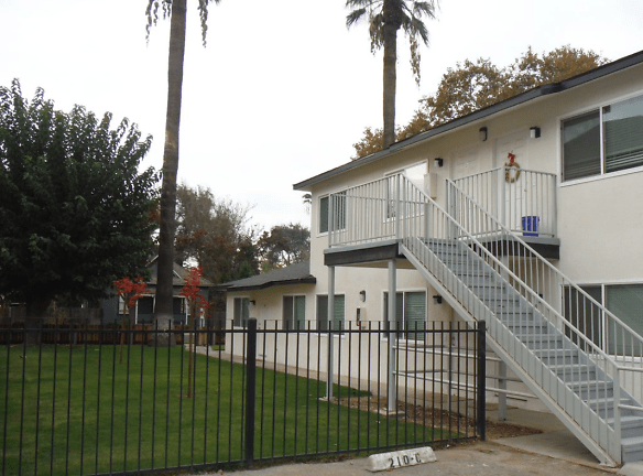 210 W Ivy St unit D - Hanford, CA