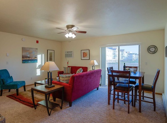 Valley View Apartments - Minot, ND