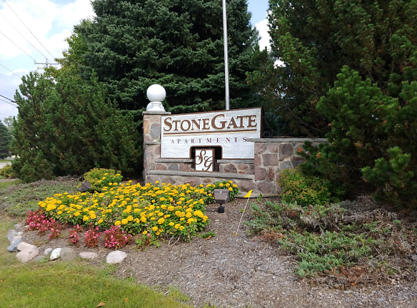 Stone Gate Apartments - New Berlin, WI