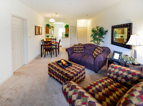 Charter Woods Apartments - Fairborn, OH