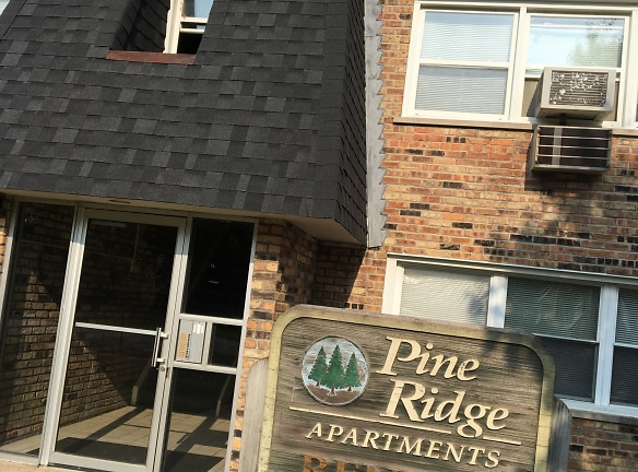 Pine Ridge Apartments - Joliet, IL