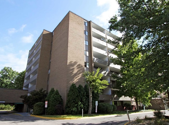 Fairway Tower & Manor Apartments - Akron, OH