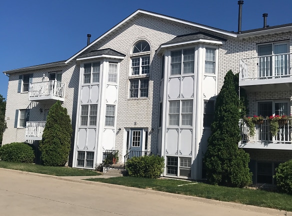 3 Stortz Drive Apartments - Bloomington, IL