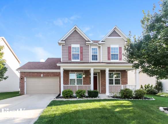 11231 Dobbins Dr - Fishers, IN