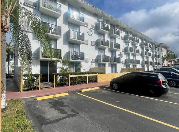16450 NW 2nd Ave #109 - Miami, FL