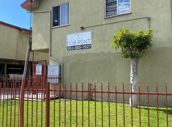 421 N Willowbrook Ave - Compton, CA