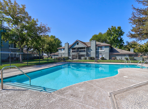 Lakeshore Meadows Apartments - Lodi, CA