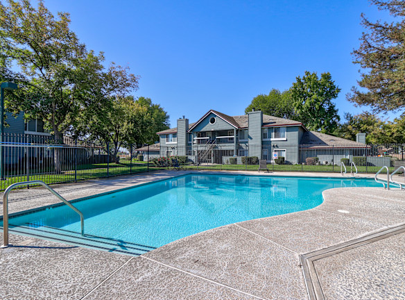 Lakeshore Meadows Apartments - Lodi, CA