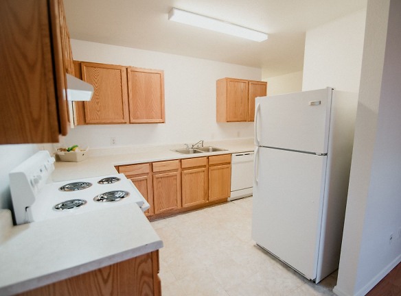 Willow Park Apartments - CALL FOR NEW SUMMER SPECIALS ON NEWLY RENOVATED UNITS - Fayetteville, AR