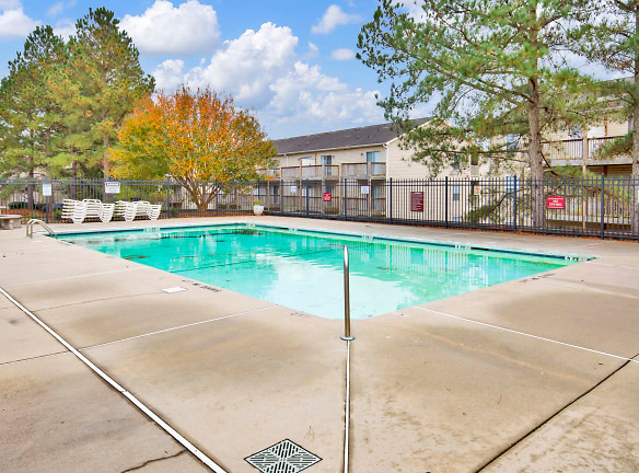 Carlson Bay Apartments - Fayetteville, NC