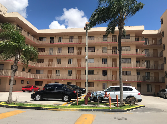 Vista Del Lago Apartments - Hialeah, FL