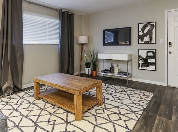 Carlyle Apartment Homes - Overland Park, KS