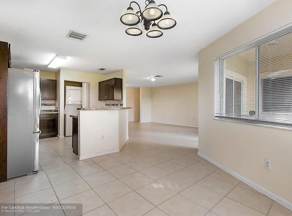 8460 NW 40th St - Coral Springs, FL