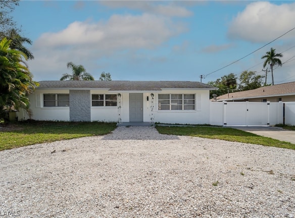 60 Cardinal Dr - North Fort Myers, FL