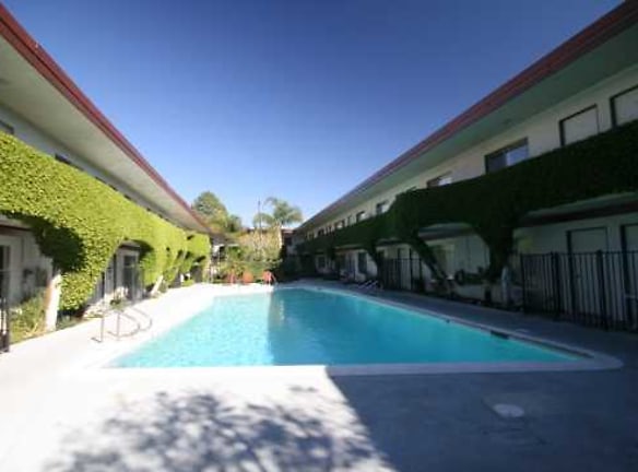 Villa Verde Apartment Homes - Porter Ranch, CA