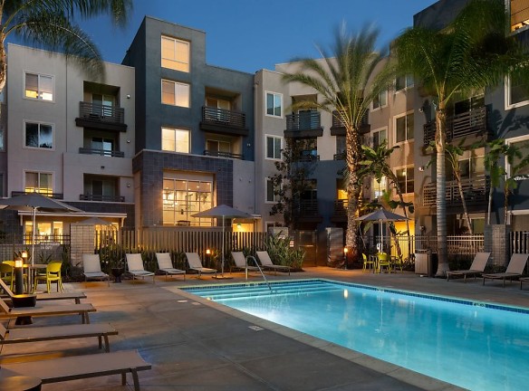 Avalon Warner Place Apartments - Canoga Park, CA