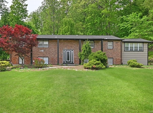 7 Charlotte Dr - Spring Valley, NY