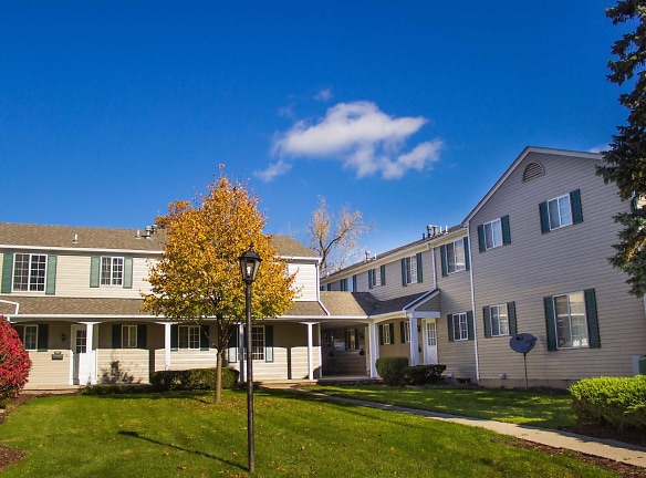 Peppertree Park Townhomes Apartments - Lansing, MI