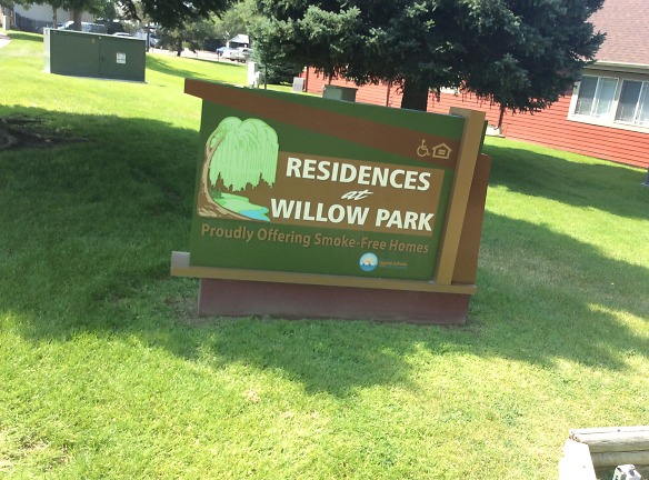 Willow Park Apartments - Aurora, CO