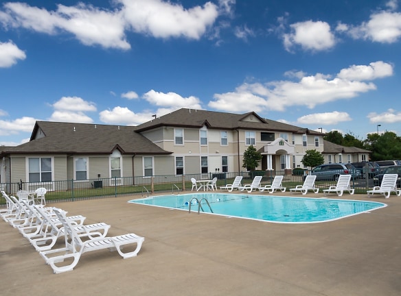 Chesterfield Village Apartments - Springfield, MO