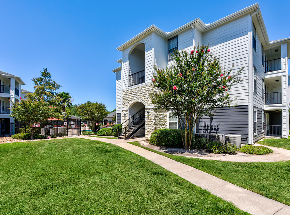 Crossing Place Apartments - College Station, TX