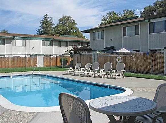Royal Garden Apartments - Pleasanton, CA